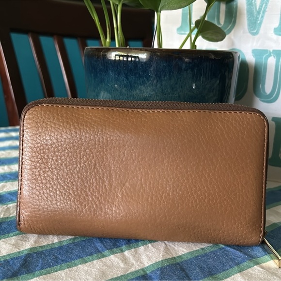 Tory Burch Robinson Wallet - Picture 5 of 8